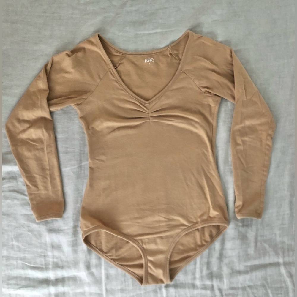 🐪 ARQ bodysuit in camel L